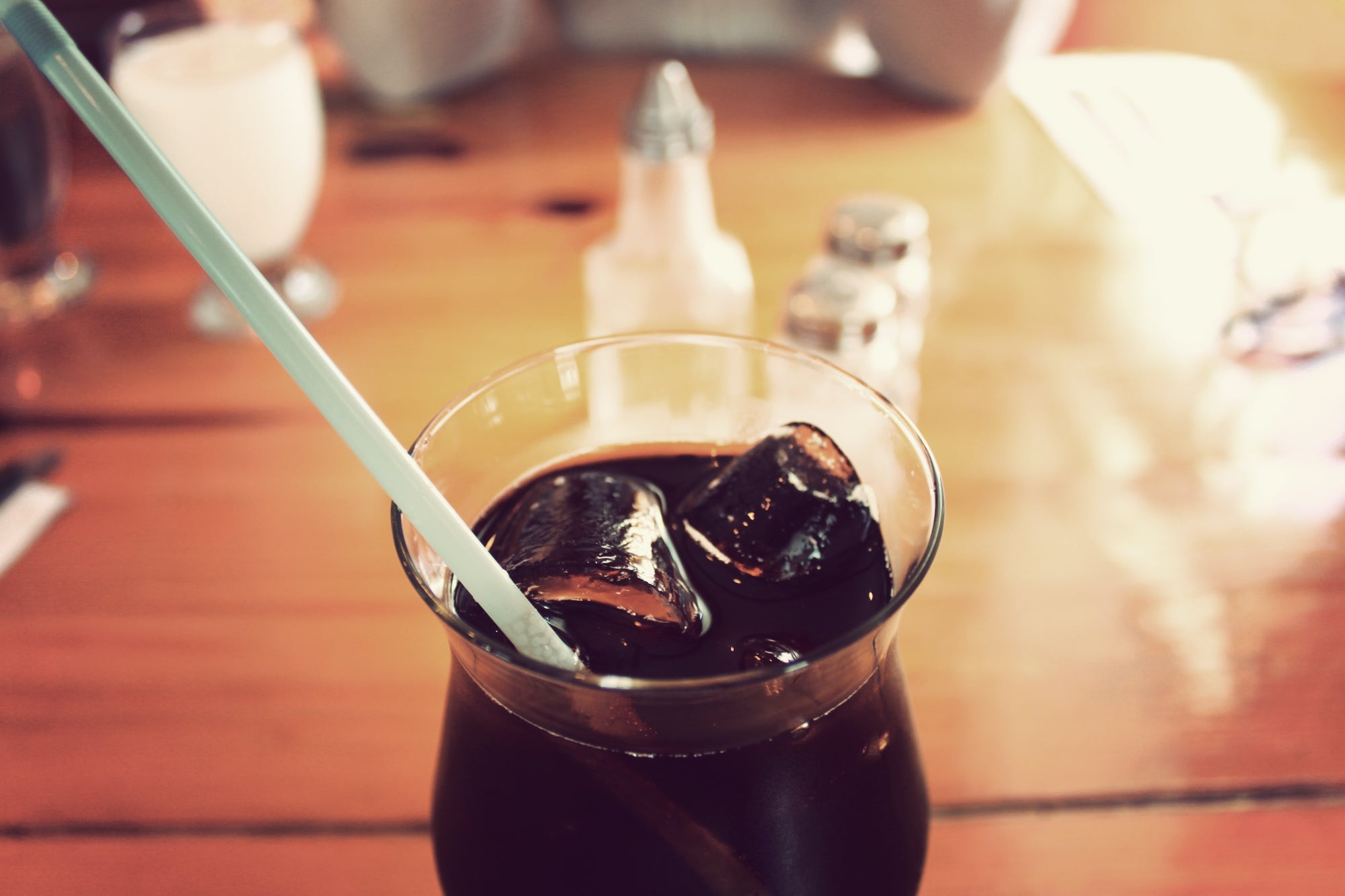 Exploring the Environmental Impact of Compostable Cocktail Straws vs. Disposable Straws